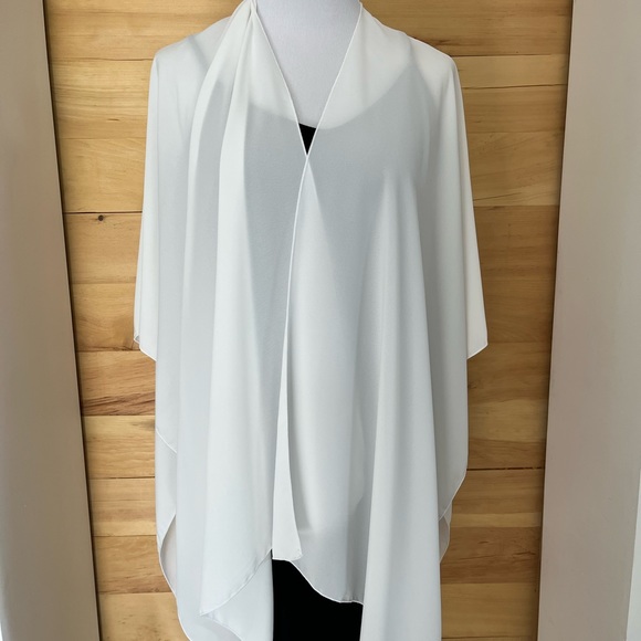 White kimono shawl by Blondie - Picture 2 of 5